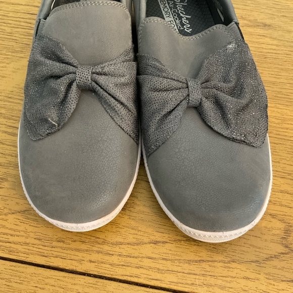 Skechers Madison Avenue Slip-ons - Picture 5 of 9